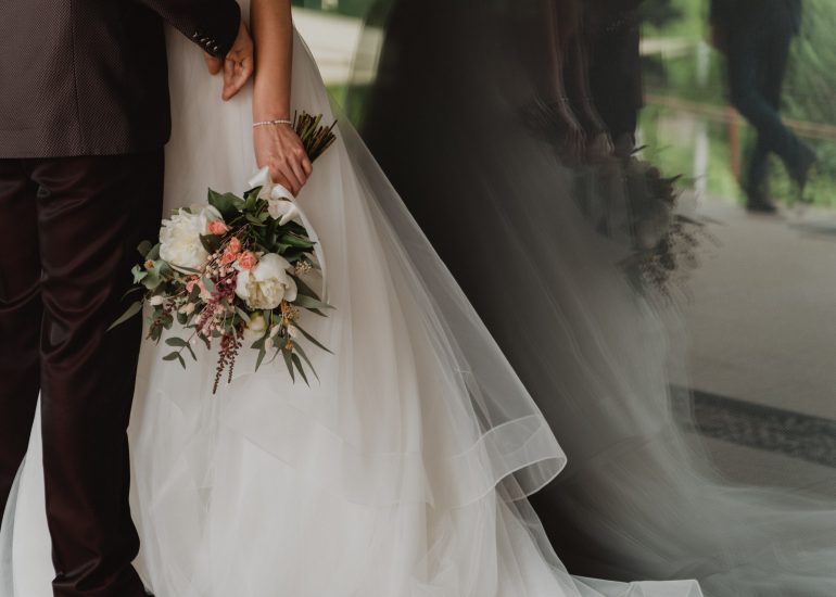 Pareja de novios recién casados en Pazo de Toubes