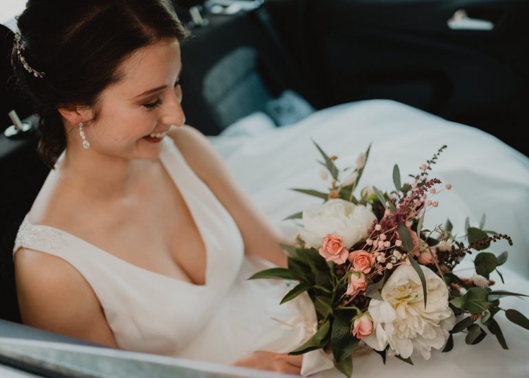 Pareja de novios recién casados en Pazo de Toubes