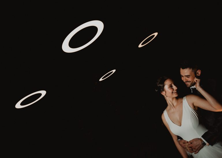 Pareja de novios recién casados en Pazo de Toubes